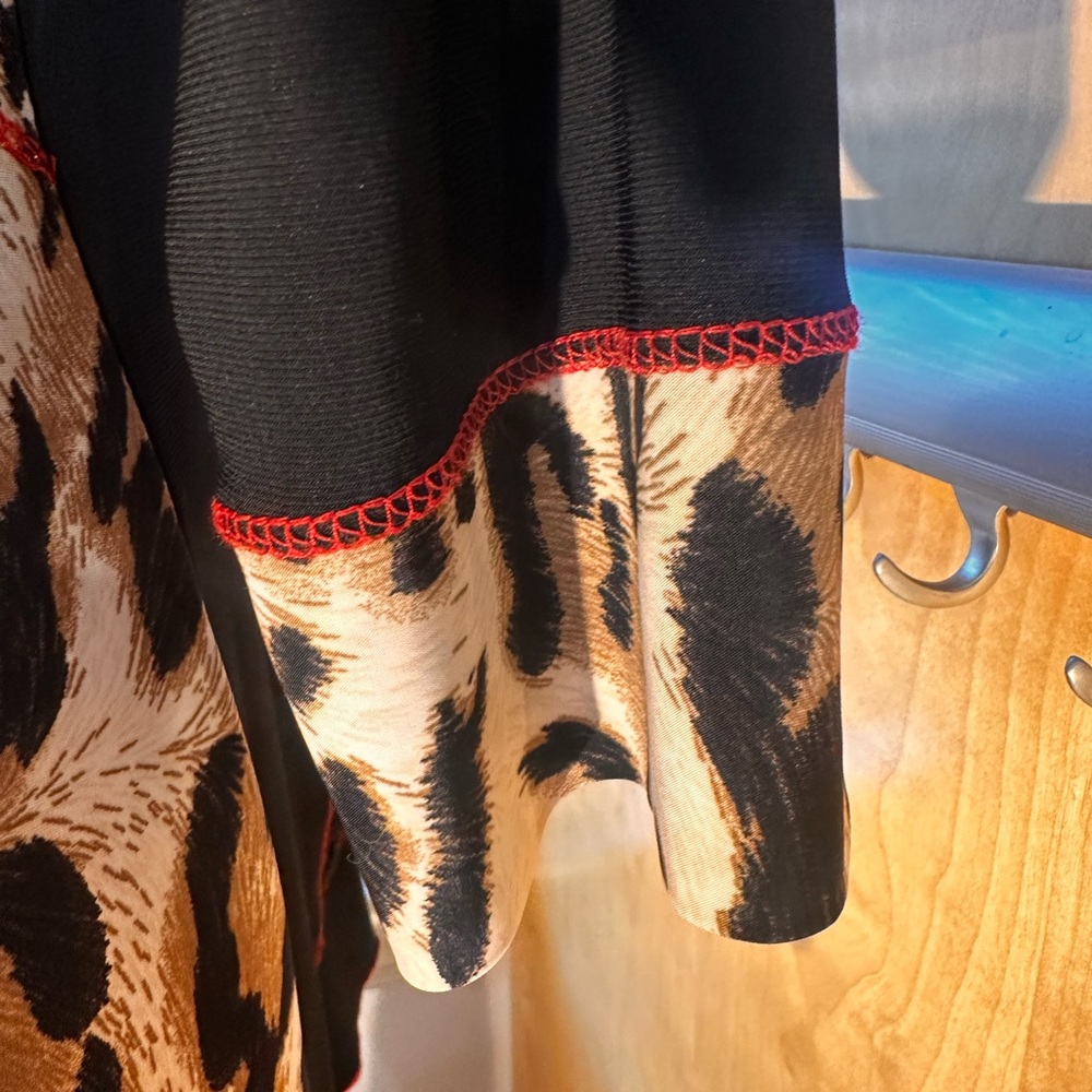 Leopard Print Patchwork Tunic Top
Size Small - image 13